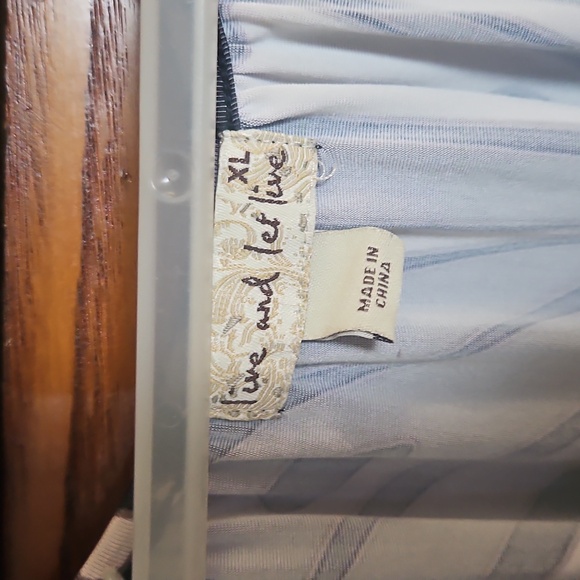 EUC Live & Let Live Top - Picture 3 of 5